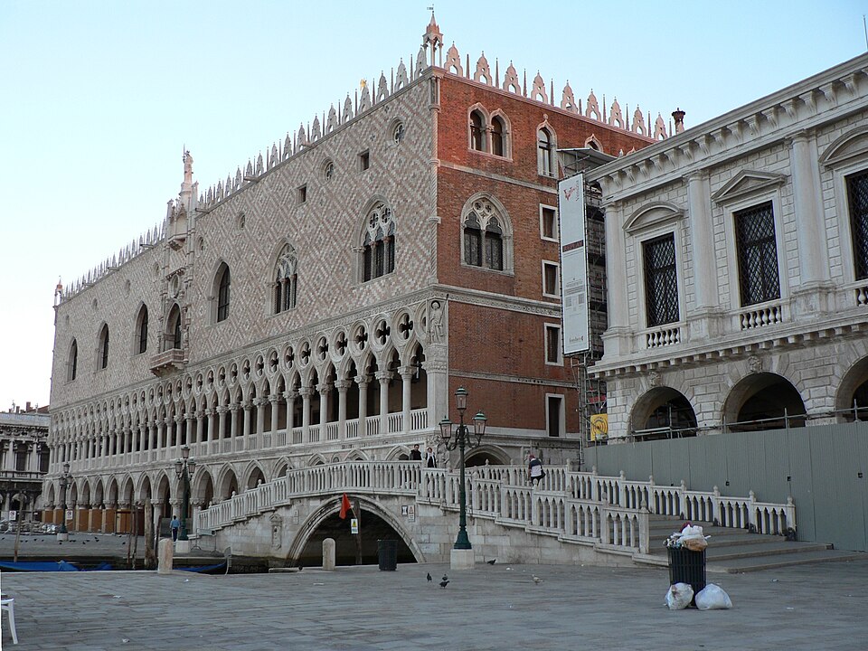 Datei:Doge Palace morning 08-2005.jpg